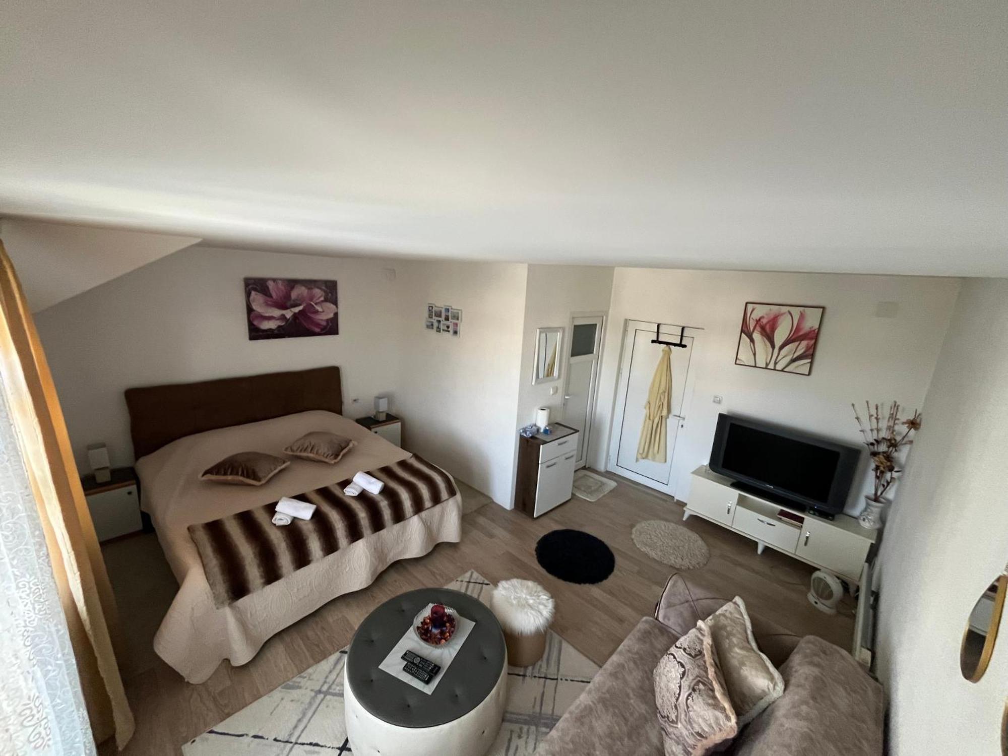 Prenociste Delija 020 Apartment Сйеница Екстериор снимка